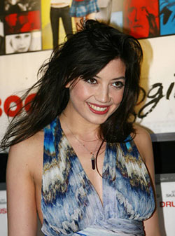 Daisy Lowe Smiling