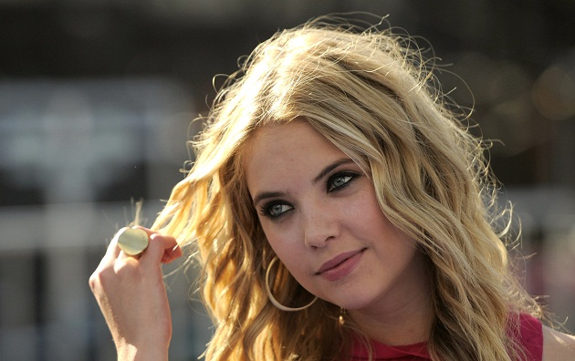 ashley benson kapak covor photo