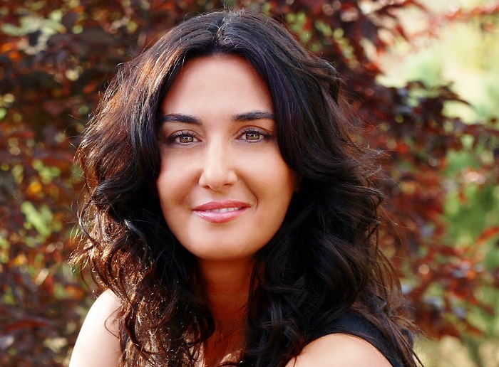 ayse tolga kimdir