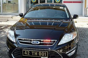 siyah zemin uzerine sari pirinc yazili plaka kime aittir