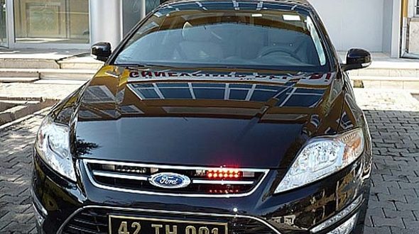 siyah zemin uzerine sari pirinc yazili plaka kime aittir